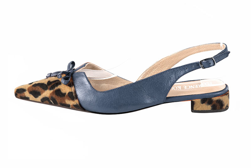 Safari black and denim blue women's open back shoes, with a knot. Pointed toe. Flat flare heels. Profile view - Florence KOOIJMAN